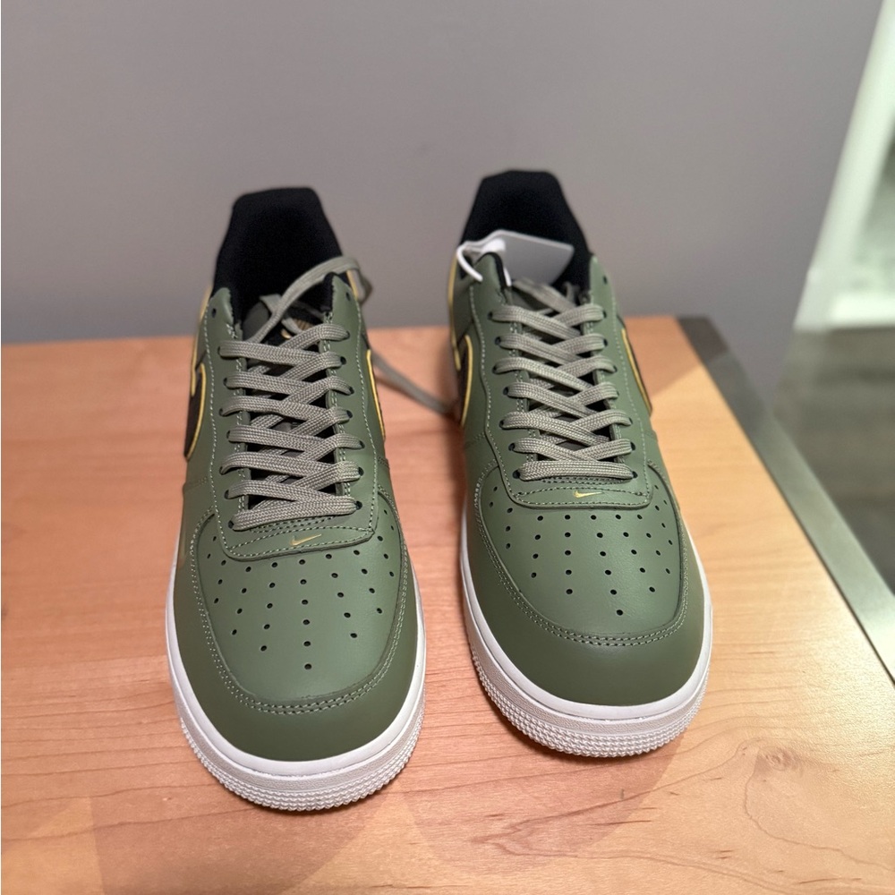 Nike Air Force 1 Low '07 LV8 Double Swoosh Olive Gold Black Men’s Size 11.5